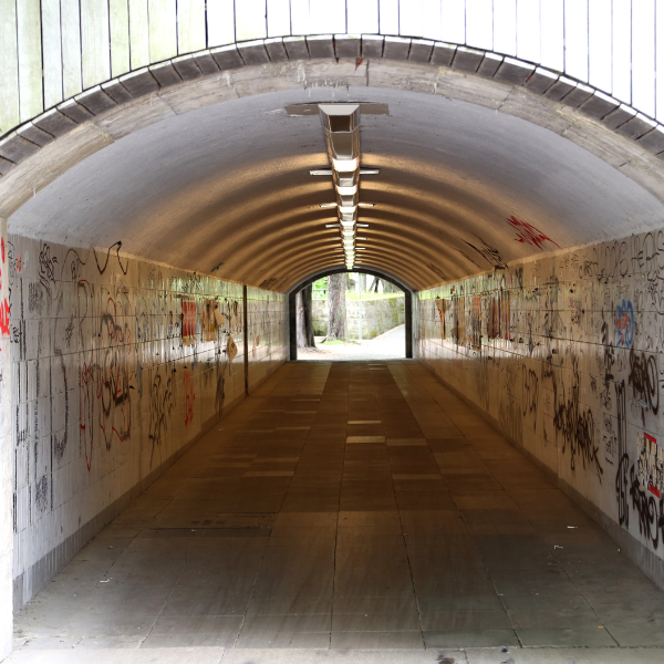 Rimozione graffiti con la pulitriceTornado FEVI