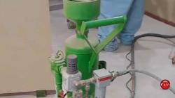 Trattamento su sedia in legno con sabbiatrice Sabix 8 VR